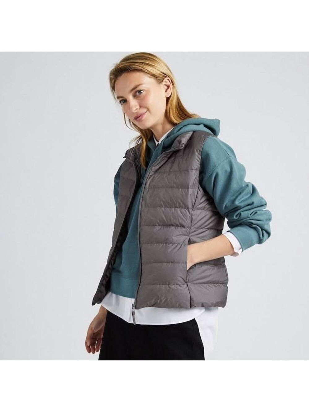 Uniqlo Ultra Light Down Vest Women’s Gray Puffer Vest Size L